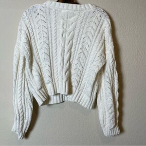 Cozy White Cropped Cable Knit Sweater Size M